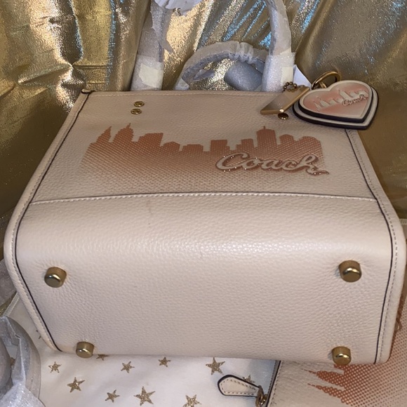 NWT Coach JLO Dempsey Tote 22” with NWT Coach JLO NYC  Wristlet & Bag Charm - Picture 16 of 17